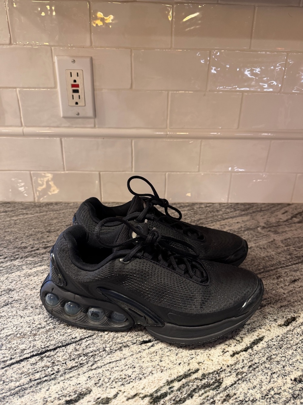 Women’s Nike Air Max DN Black Metallic Grey FJ3145-003 Size 8